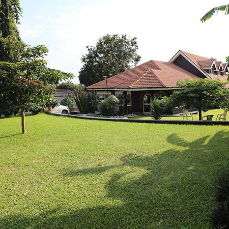 Stallion Place - Bed And Breakfast Kampala Zewnętrze zdjęcie