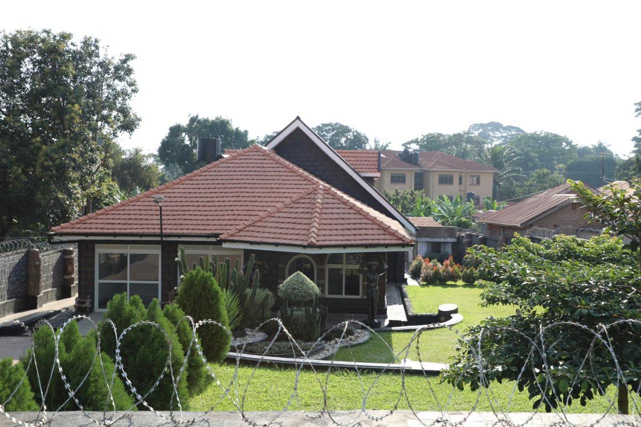 Stallion Place - Bed And Breakfast Kampala Zewnętrze zdjęcie